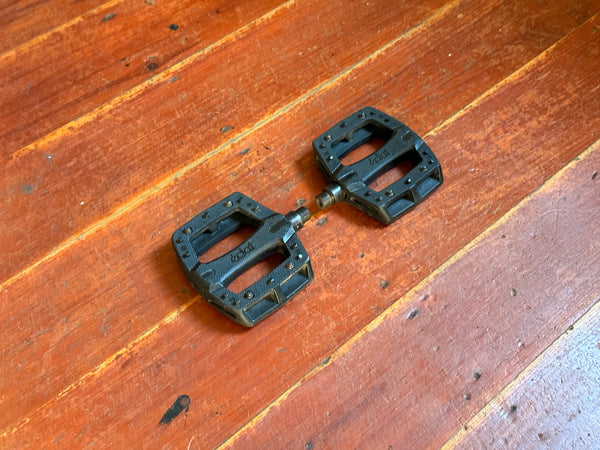 Eclat Contra Pinned Pedals Black