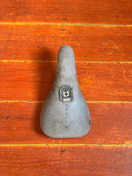 Mutiny Pivotal Seat
