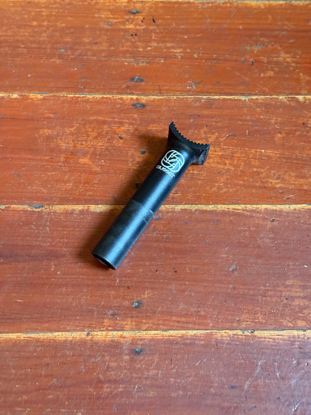 Gusset Pivotal Seatpost Black RRP £30